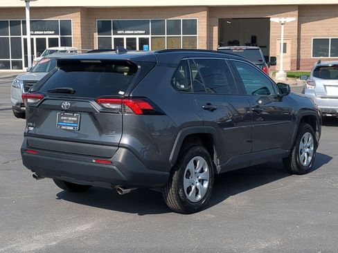Used 2021 Toyota RAV4 LE w/ Carpet Mat Package (TMS) AWD/4WD image 6