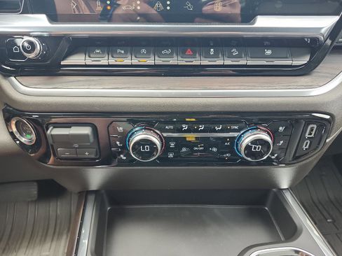 New 2026 GMC Sierra 1500 SLT w/ SLT Premium Plus Package AWD/4WD image 17
