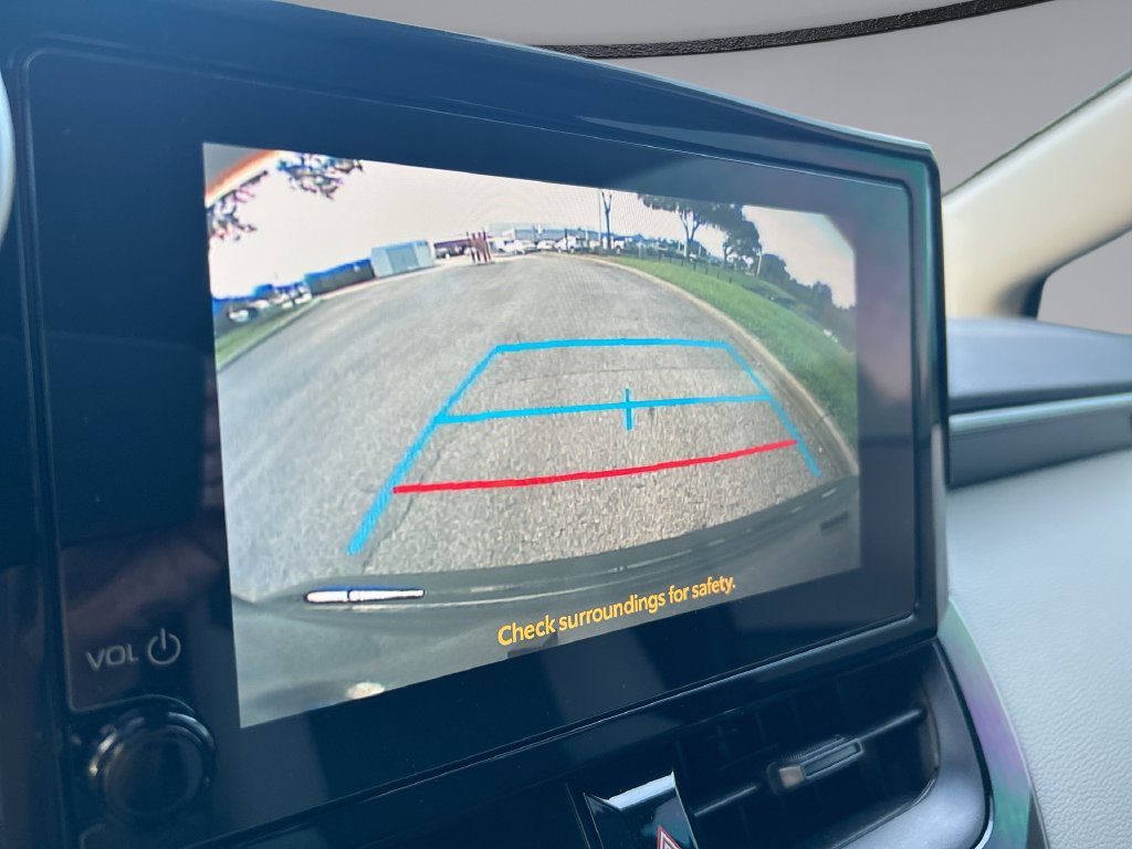 Used 2025 Toyota Corolla LE FWD image 21