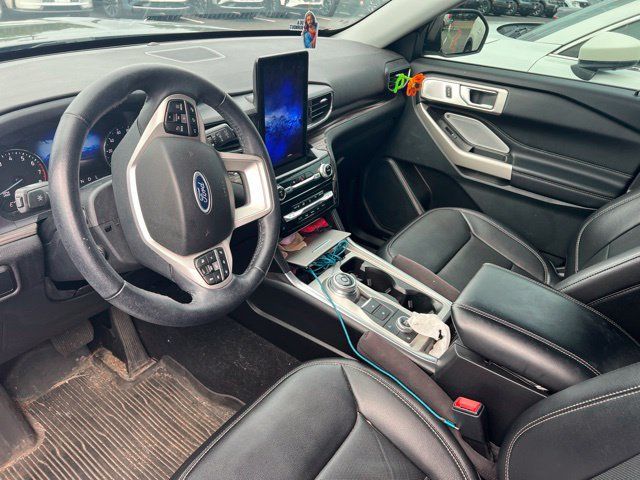 Used 2024 Ford Explorer Limited w/ Limited Technology Package AWD/4WD image 8