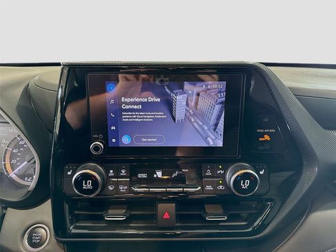 Used 2024 Toyota Highlander XSE FWD image 11