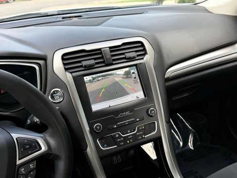 Used 2019 Ford Fusion SE FWD image 31