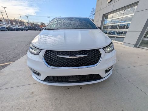 New 2026 Chrysler Pacifica Select image 10