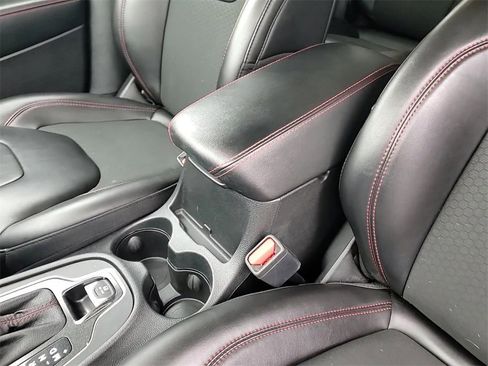 Used 2021 Jeep Cherokee Trailhawk image 20