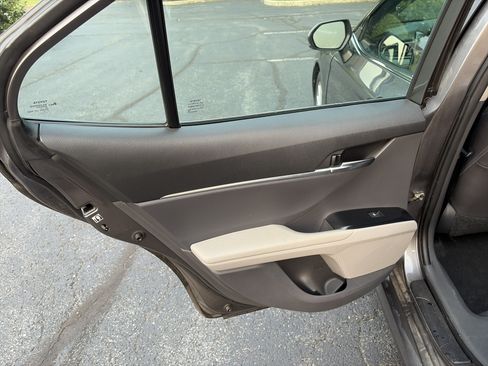 Used 2019 Toyota Camry LE FWD image 19