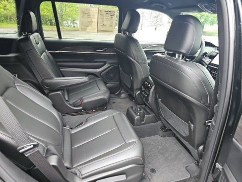 Used 2024 Jeep Grand Cherokee L Limited image 16