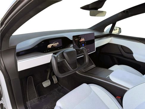 Used 2023 Tesla Model X Plaid image 10