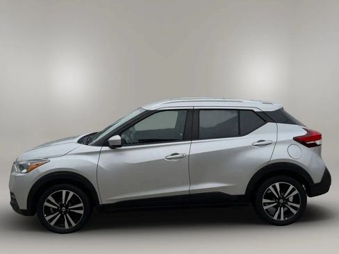 Used 2019 Nissan Kicks SV FWD image 4