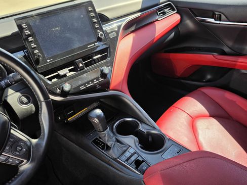 Used 2021 Toyota Camry XSE image 10