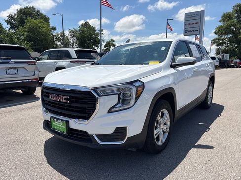 Used 2024 GMC Terrain SLE AWD/4WD image 1