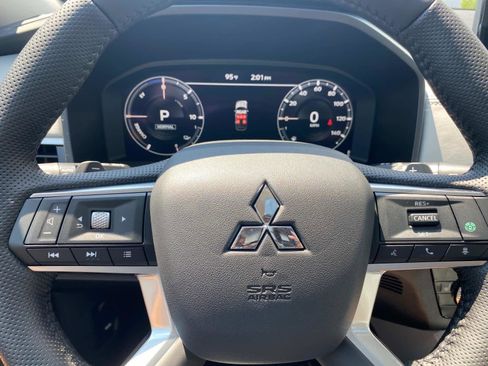 New 2025 Mitsubishi Outlander SEL image 15