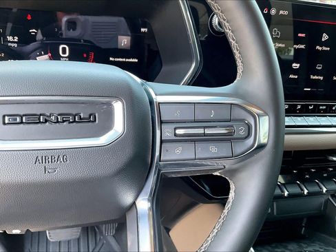 Used 2025 GMC Canyon Denali AWD/4WD image 24