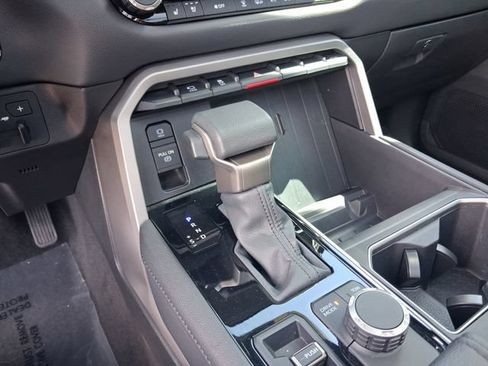 Used 2025 Toyota Tundra Limited AWD/4WD image 21