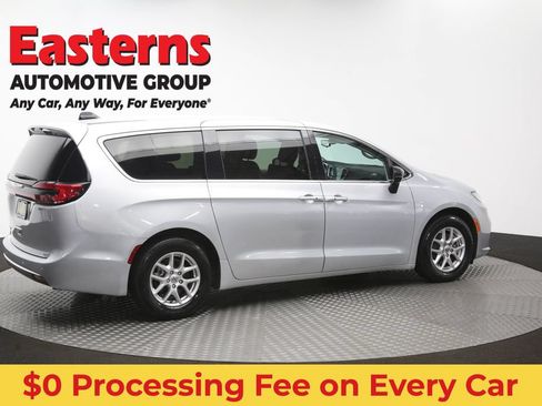 Used 2024 Chrysler Pacifica Touring-L FWD image 44