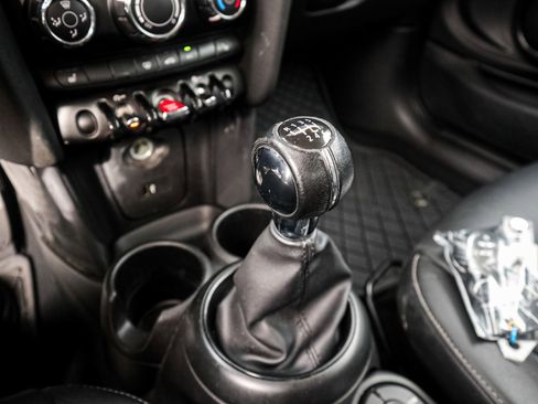 Used 2019 MINI Cooper 2-Door Hardtop image 25