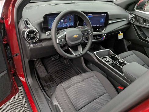 New 2026 Chevrolet Equinox LT image 2