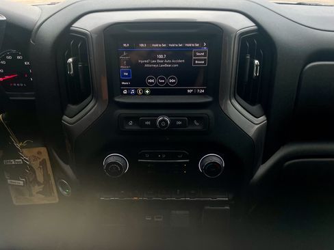 Used 2022 Chevrolet Silverado 1500 Custom RWD image 17