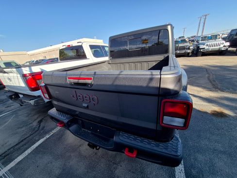 Used 2022 Jeep Gladiator Rubicon w/ Cold Weather Group AWD/4WD image 9