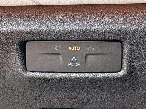 Used 2025 Volkswagen Tiguan SE AWD/4WD image 26