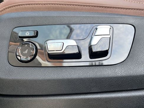 Used 2026 BMW X7 xDrive40i w/ Premium Package image 13