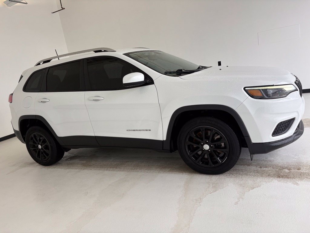 Used 2020 Jeep Cherokee Latitude FWD image 1