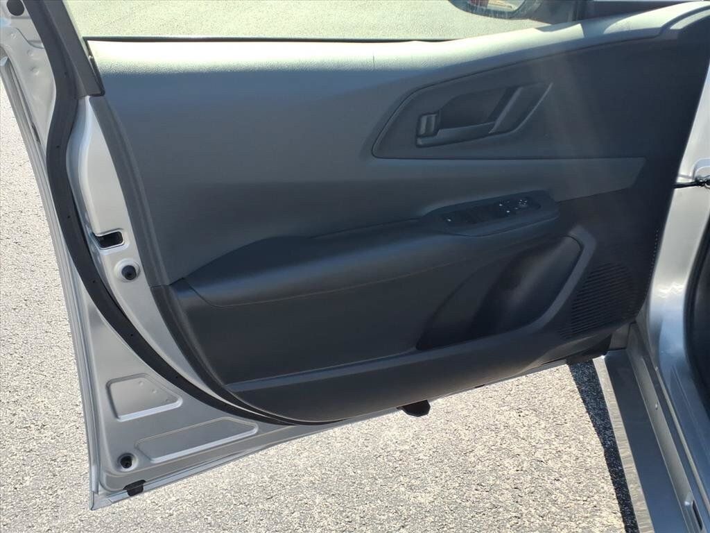 Used 2023 Toyota Prius LE FWD image 16
