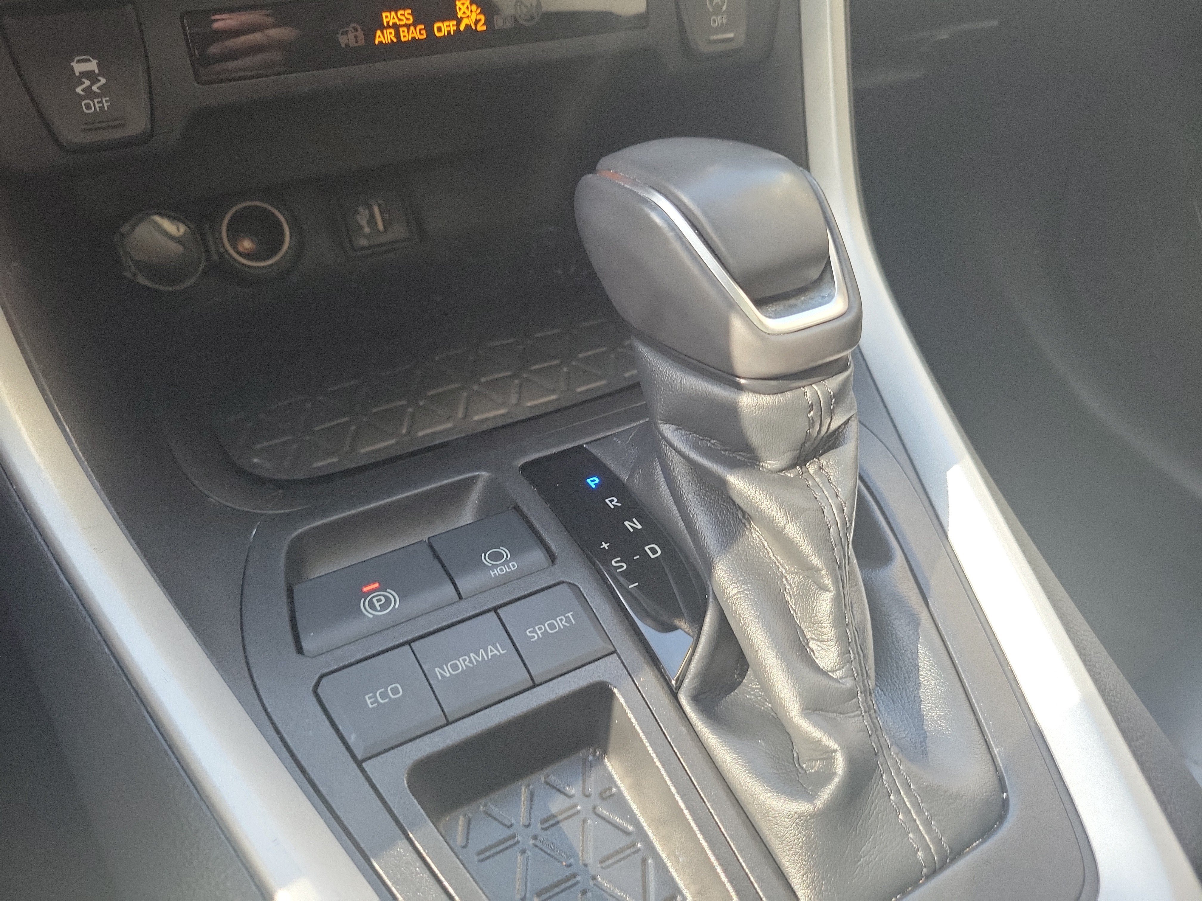 Used 2023 Toyota RAV4 XLE Premium FWD image 30