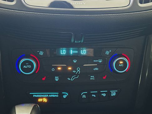 Used 2018 Ford Escape Titanium image 22