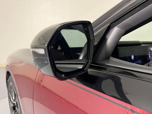 Certified 2023 BMW 760i xDrive w/ Executive Package image 21