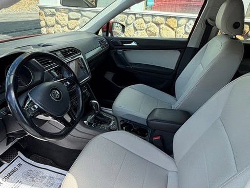 Used 2018 Volkswagen Tiguan SE AWD/4WD image 28