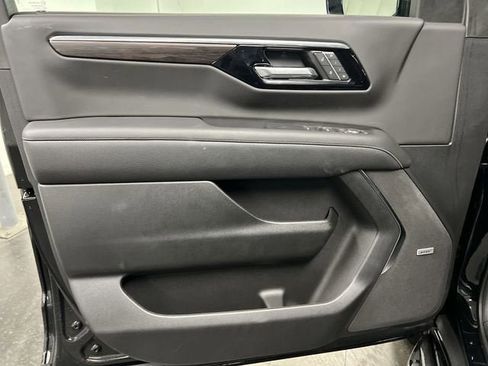 New 2025 Chevrolet Suburban Premier image 22