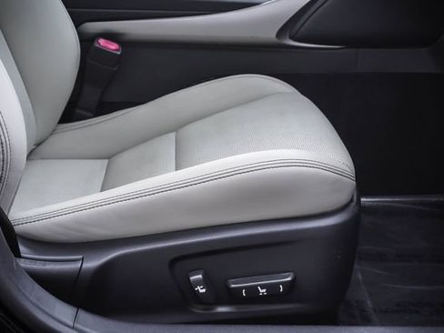 Used 2014 Lexus IS 250 w/ Navigation Package RWD image 24