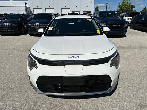 Used 2023 Kia Niro Wind w/ Wind Preserve Package FWD image 3