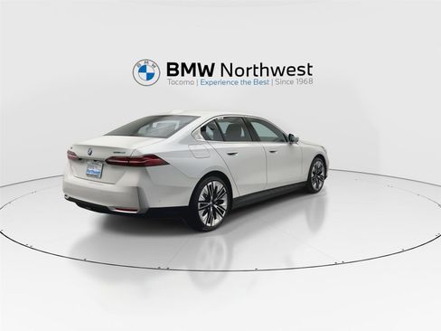 Used 2026 BMW i5 eDrive40 image 3