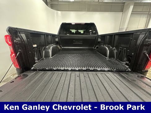 Used 2020 Chevrolet Silverado 1500 Custom w/ Custom Value Package image 17