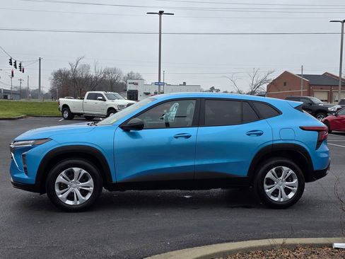 Used 2025 Chevrolet Trax LS image 8