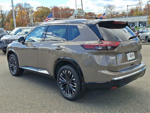 New 2025 Nissan Rogue Platinum image 4