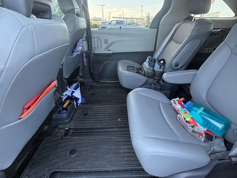 Used 2021 Toyota Sienna XLE w/ XLE Plus Package image 9