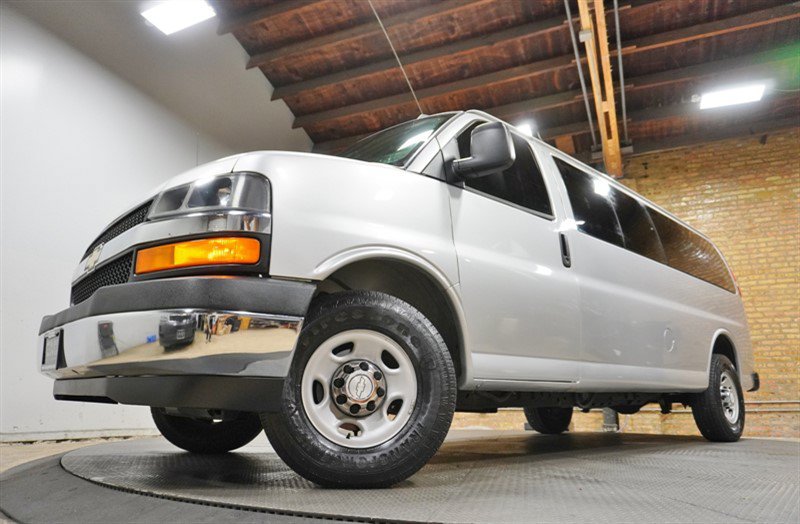 Used 2018 Chevrolet Express 3500 LT w/ LT Preferred Equipment Group RWD image 3