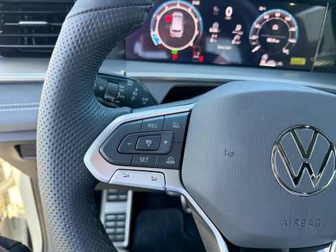 New 2026 Volkswagen Tiguan SE R-Line image 18