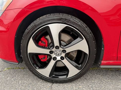 Used 2017 Volkswagen GTI SE FWD image 11