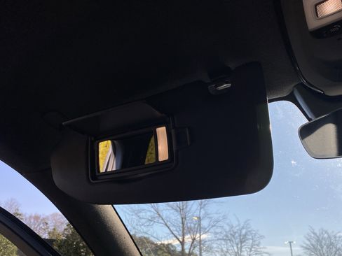 Used 2025 Volvo XC40 B5 Plus image 70