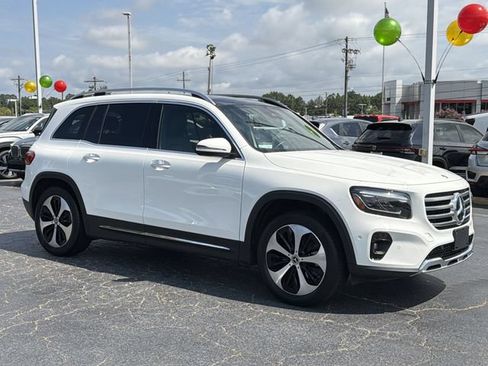 Used 2025 Mercedes-Benz GLB 250 4MATIC image 9