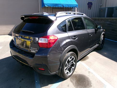 Used 2017 Subaru Crosstrek 2.0i Limited image 6