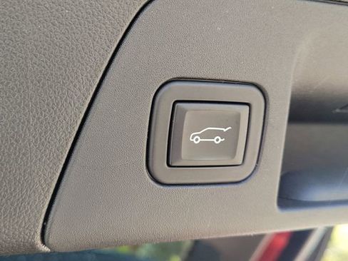 Used 2023 Buick Envision Essence image 10