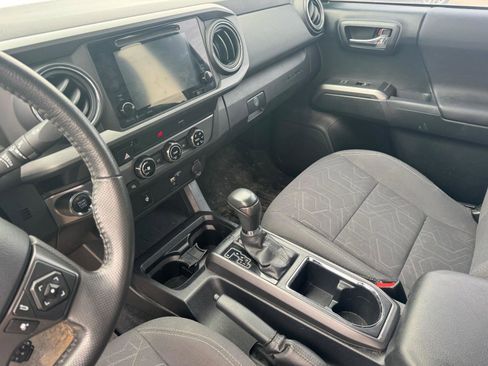 Used 2017 Toyota Tacoma TRD Off-Road w/ Tow Package (A/T) image 9