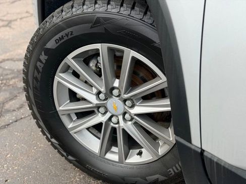 Used 2022 Chevrolet Traverse LT FWD image 27