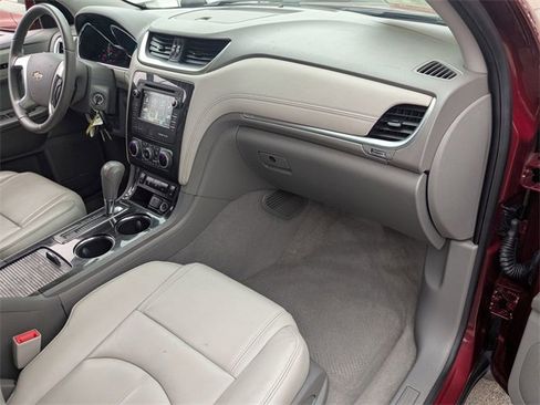 Used 2017 Chevrolet Traverse LT image 37