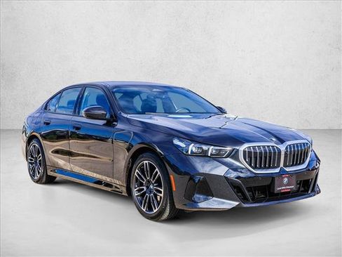 Used 2026 BMW 530i xDrive AWD/4WD image 3