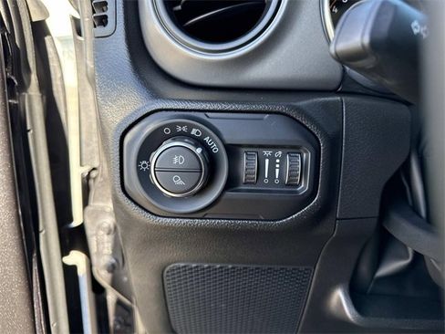 Used 2022 Jeep Gladiator Sport image 27